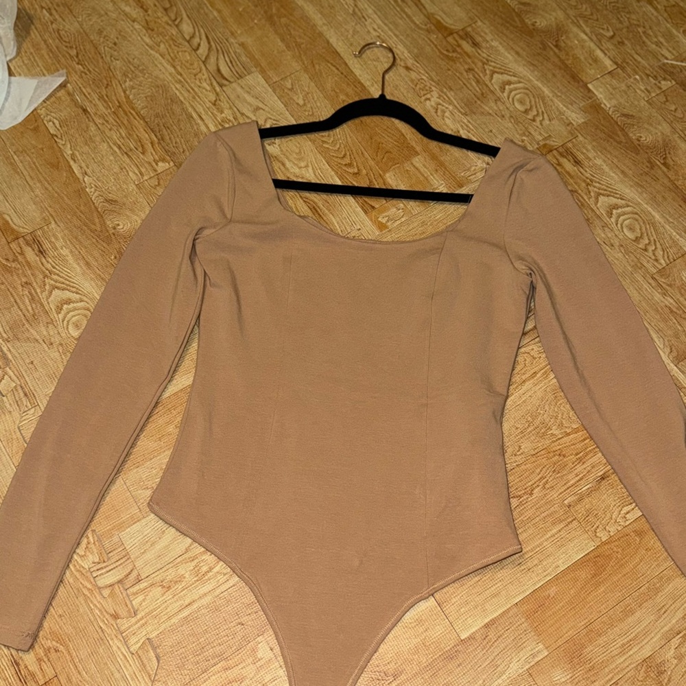 Abercrombie Long-Sleeve Seamed Scoopneck Bodysuit, Light Brown, Medium